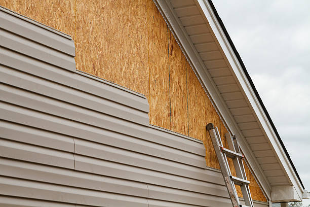 Professional Wood Siding technician working in Amsterdam, NY
